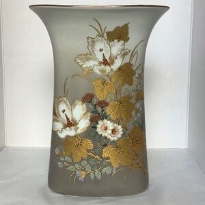 Vintage AK Kaiser Ovid Porcelain Vase called “Desiree” West Germany